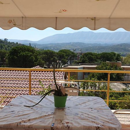 Sara Guesthouse 베라트 외부 사진
