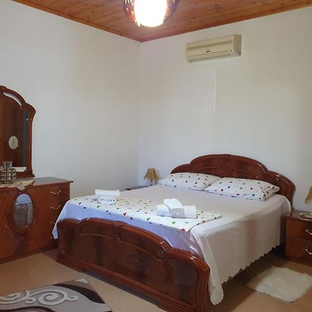 Sara Guesthouse 베라트 외부 사진