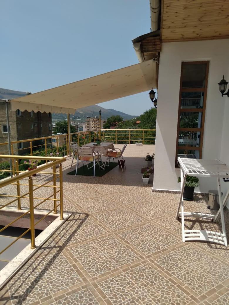 Sara Guesthouse 베라트 외부 사진