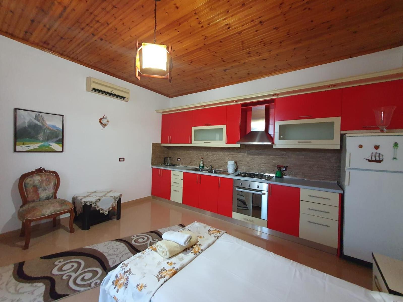 Sara Guesthouse 베라트 외부 사진