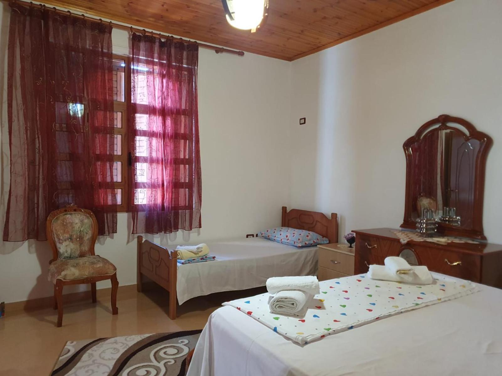 Sara Guesthouse 베라트 외부 사진