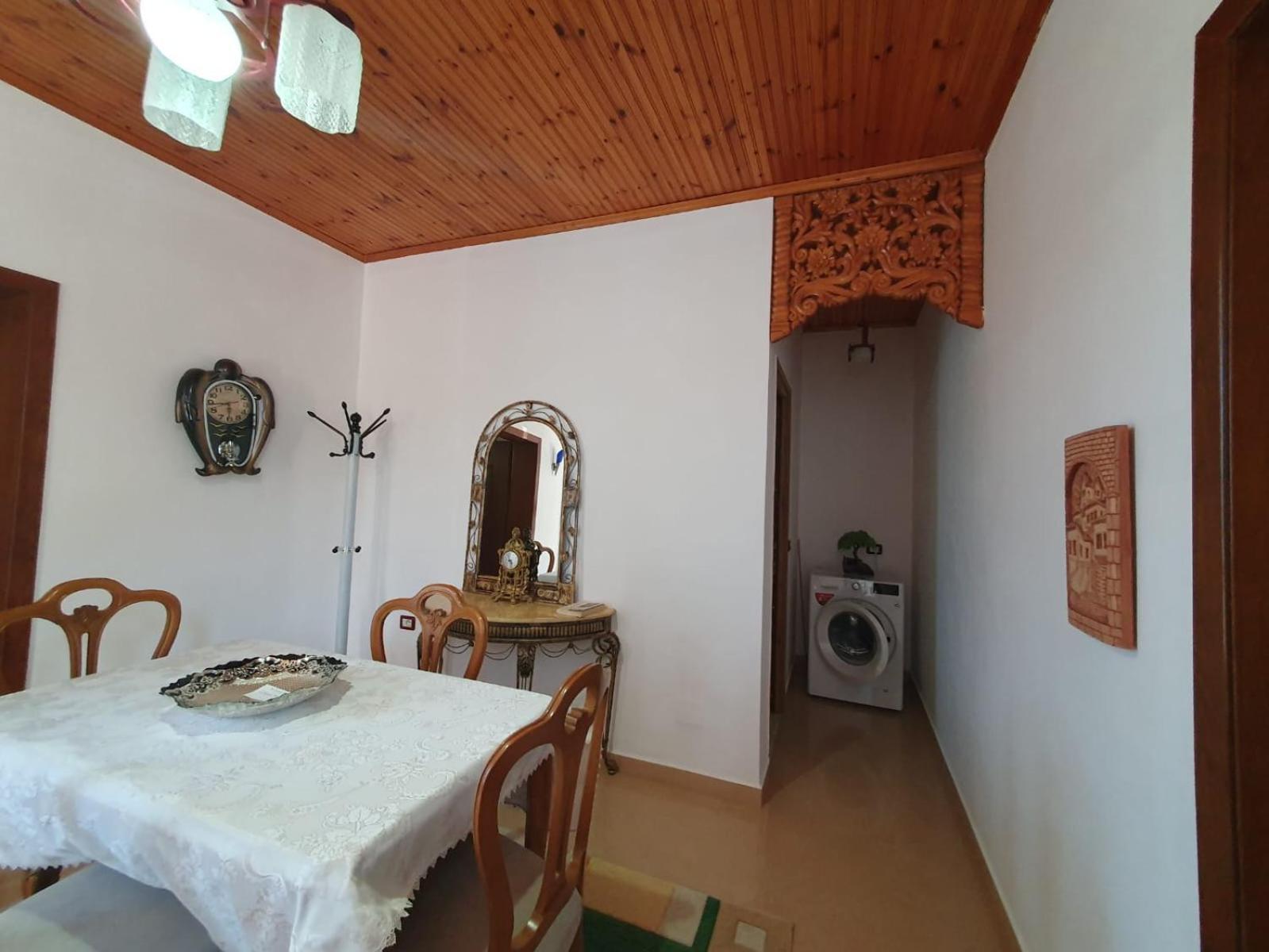 Sara Guesthouse 베라트 외부 사진