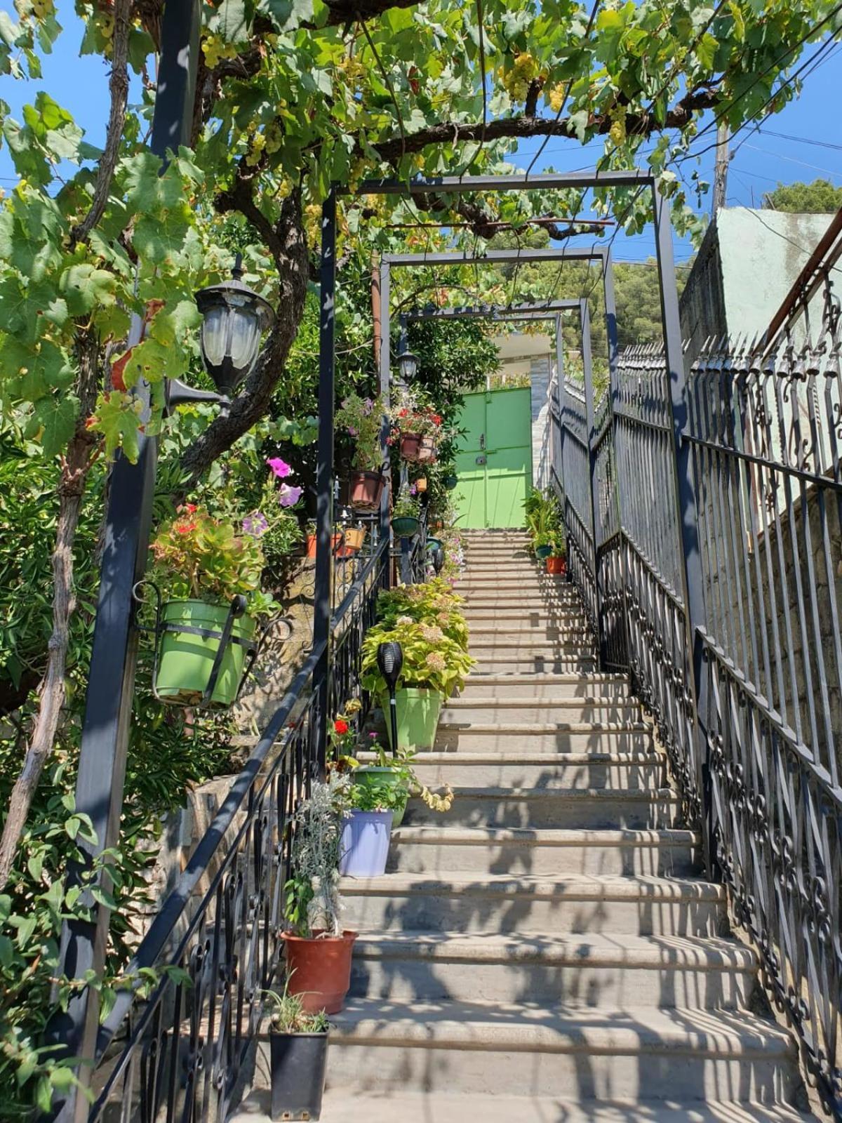 Sara Guesthouse 베라트 외부 사진