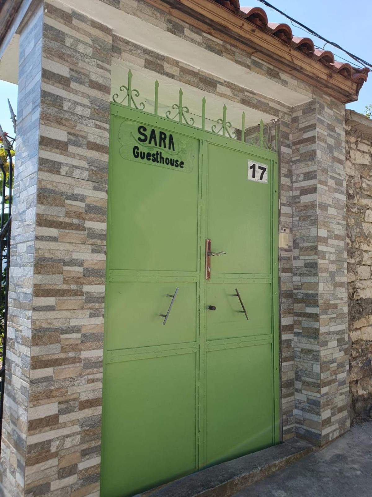 Sara Guesthouse 베라트 외부 사진