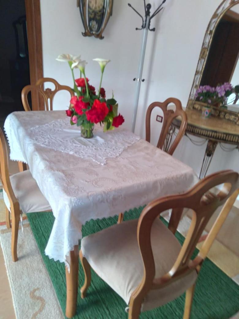 Sara Guesthouse 베라트 외부 사진
