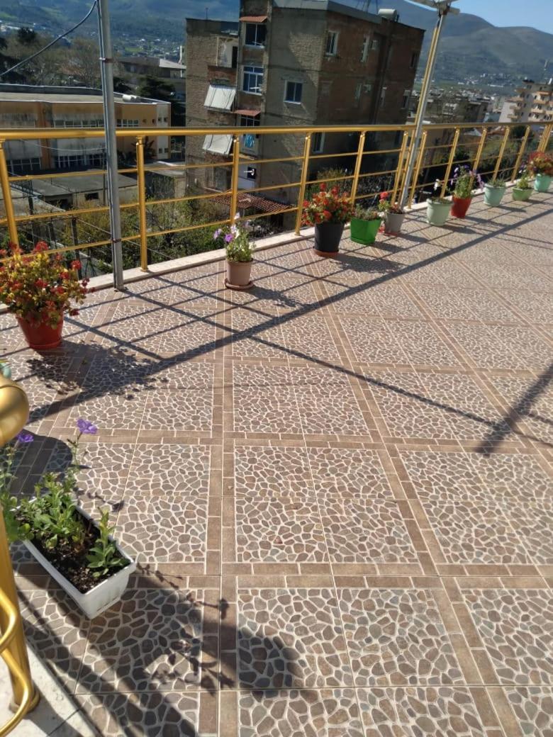 Sara Guesthouse 베라트 외부 사진