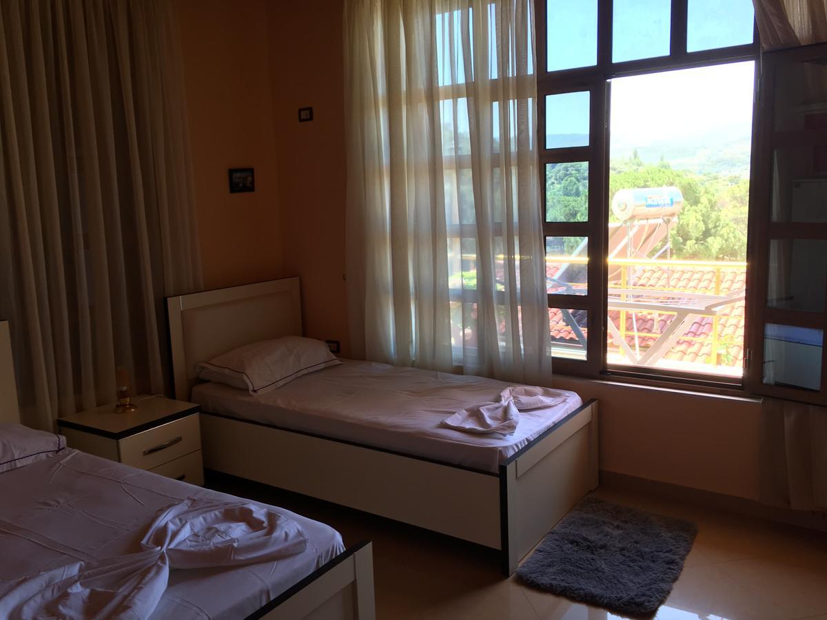 Sara Guesthouse 베라트 외부 사진
