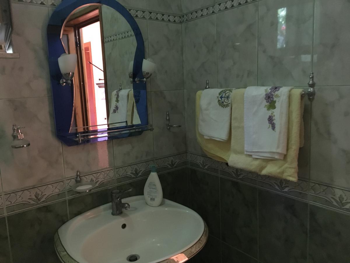 Sara Guesthouse 베라트 외부 사진